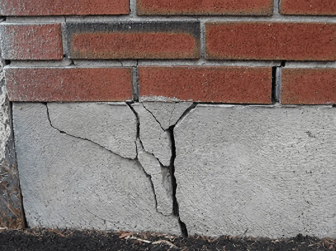 Concrete foundation with serious structural damage in Detroit, MI